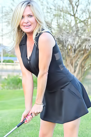 FTV Hilary Shows Her Golf Game Skills