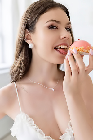 Princess Alice Gives You To Enjoy The Sight Of Her Gorgeous Body In A Tight Little Dress