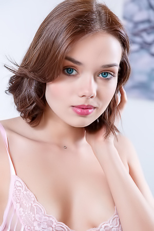 Keira Blue Her Perfect Puffies And Peachy Bottom An Enticing Sight