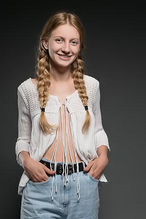 Aveira Fantastic Nude Teen Babe