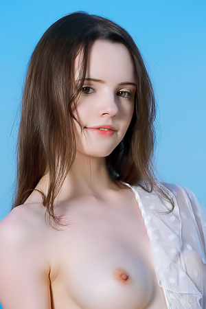 Dakota Doll Vivacious Cutie Is Utterly Naked In The Sunshine