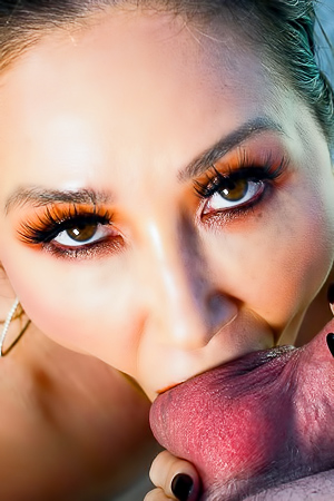 Kianna Dior Balances Pleasure And Dominance